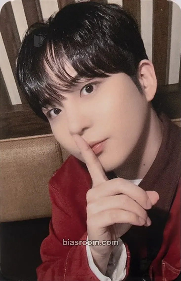 Jongho EXHIBITION: GOLDEN HOUR : Part.1 (Everline) Photocard - ATEEZ - ATEEZ K-pop photocard