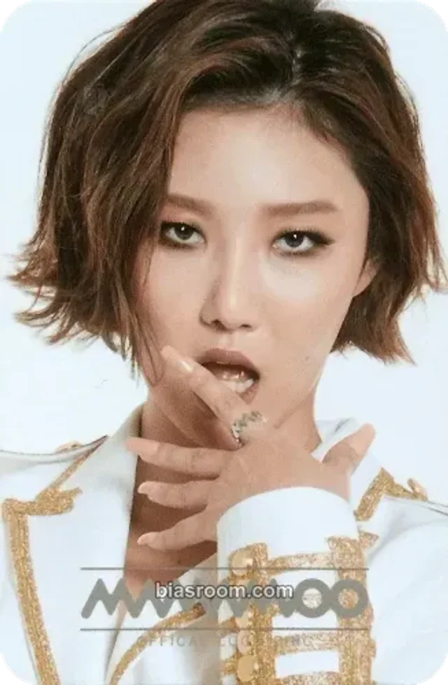 MAMAMOO - Hwasa - Mamamoo 1st Concert - Moosical Event ring merch photocard merch