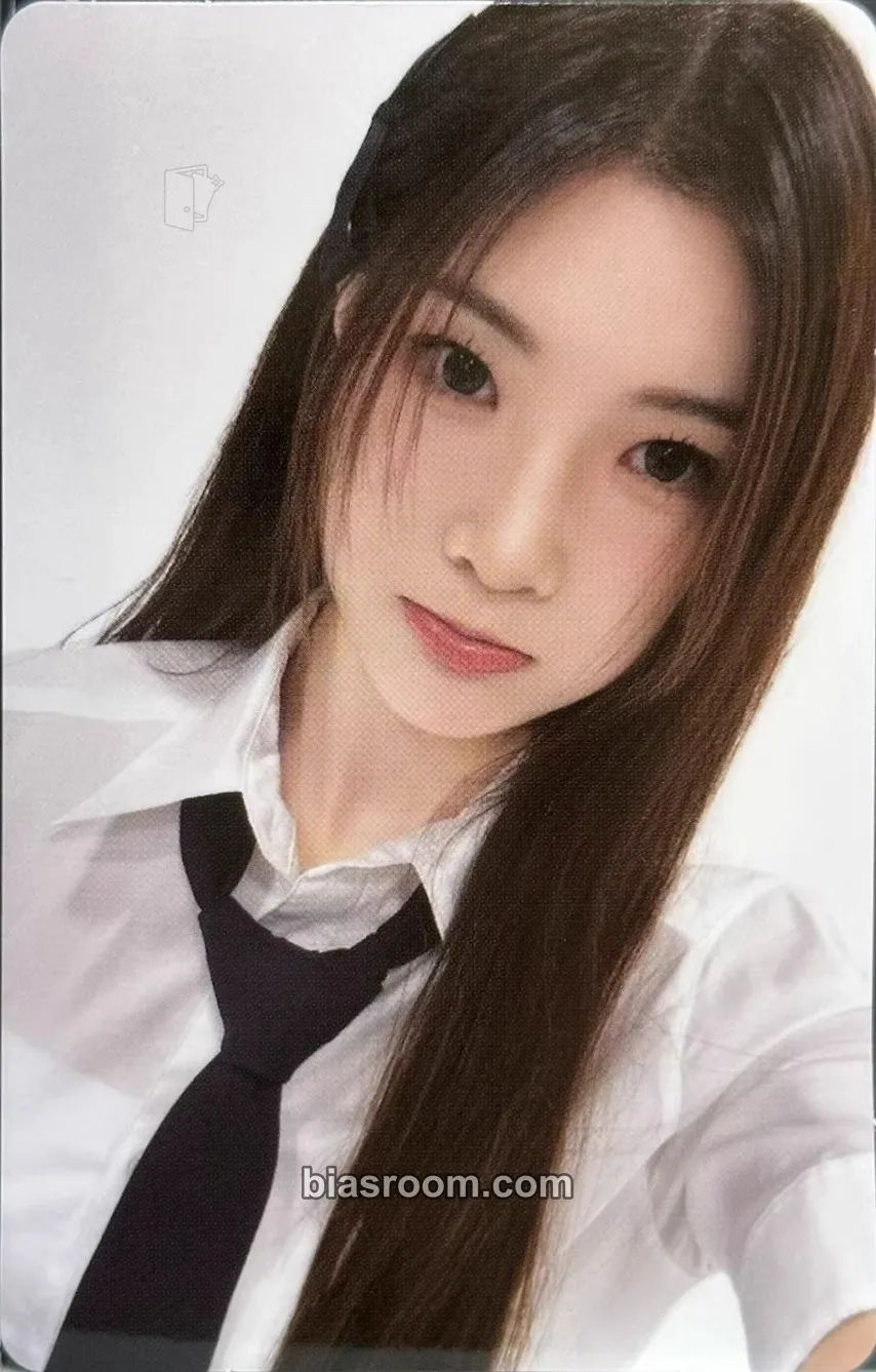 Juun Four Hearts Club Official MD Photocard - Hearts2Hearts - Hearts2Hearts K-pop photocard