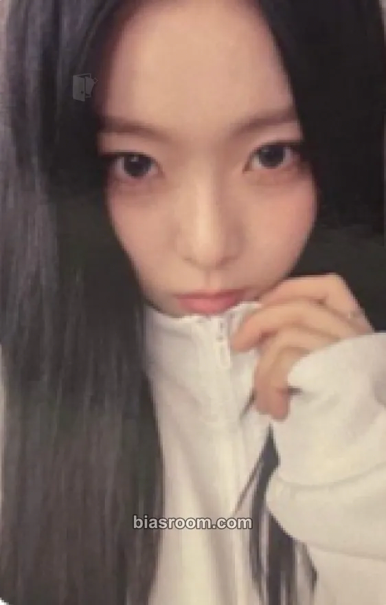 Jackie ICHILLIN' 2025 Season's Greetings - Office (Poca Album) Photocard - ICHILLIN’ - ICHILLIN’ K-pop photocard
