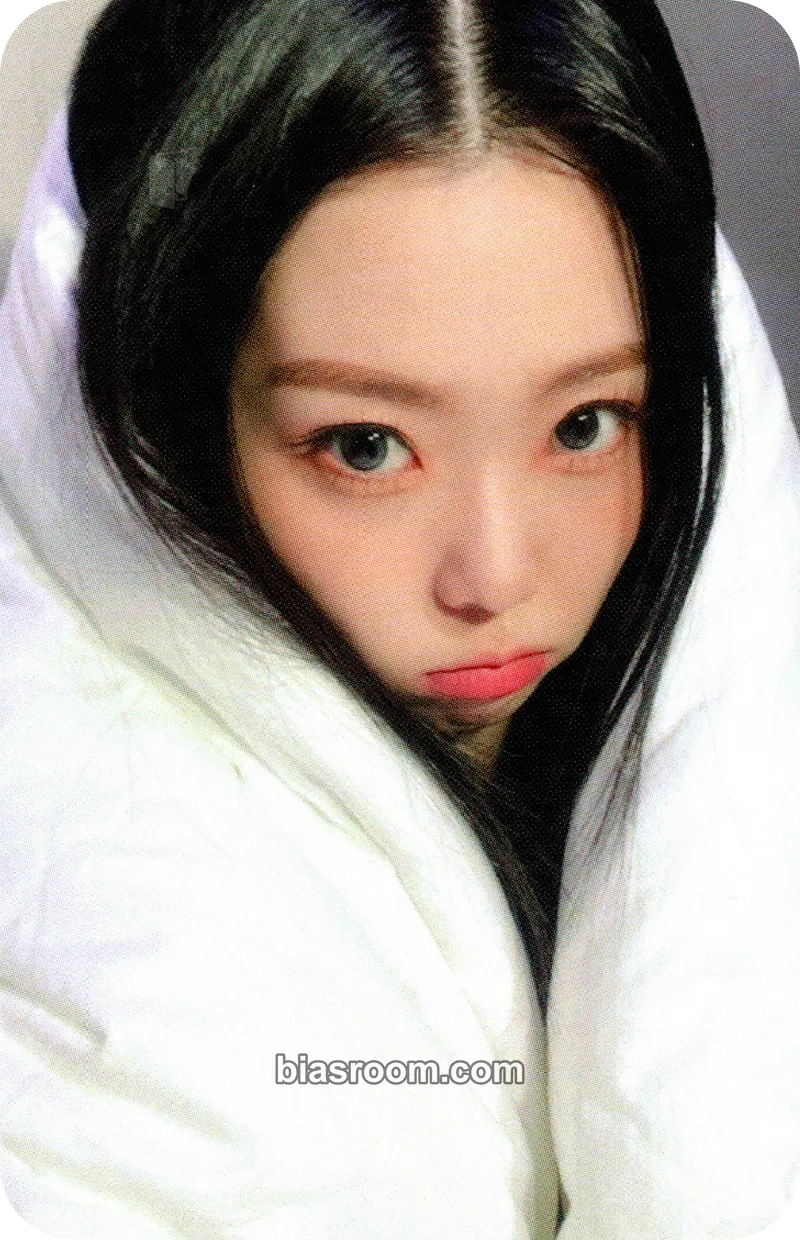 Jackie ICHILLIN' 2025 Season's Greetings - Office (Poca Album) Photocard - ICHILLIN’ - ICHILLIN’ K-pop photocard