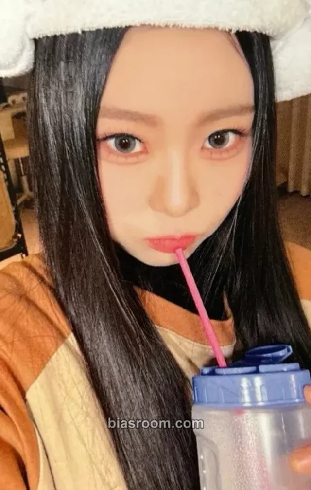 ICHILLIN’ - Jackie - ICHILLIN' 2025 Season's Greetings - Office (Poca Album) Other makestar