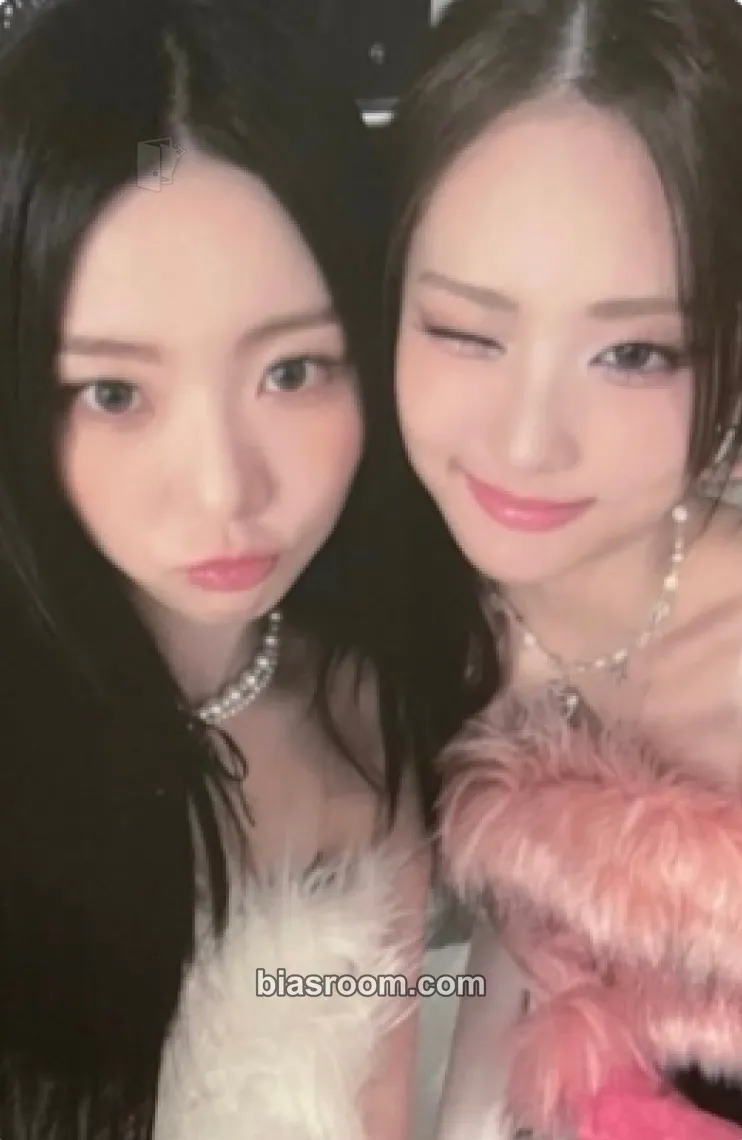 ICHILLIN' 2025 Season's Greetings - Office (Poca Album) Photocard - ICHILLIN’ - ICHILLIN’ K-pop photocard