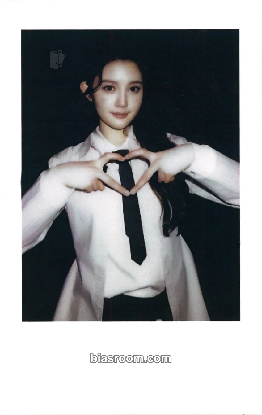 A-na The Chase Photocard - Hearts2Hearts - Hearts2Hearts K-pop photocard
