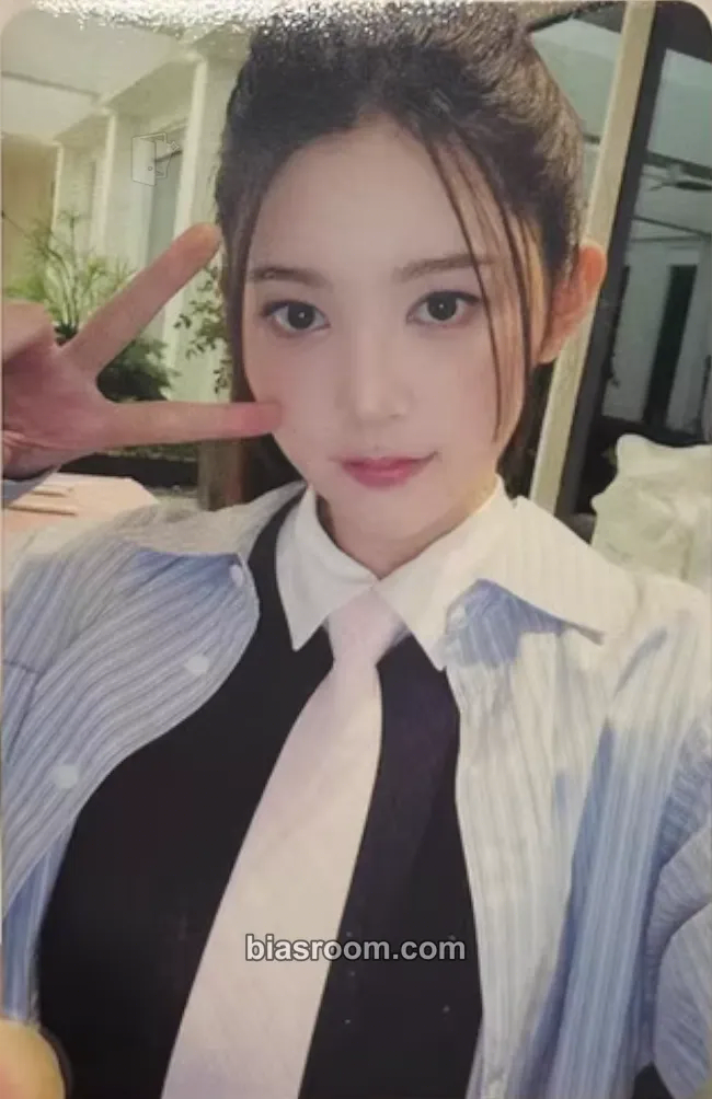 A-na The Chase Photocard - Hearts2Hearts - Hearts2Hearts K-pop photocard