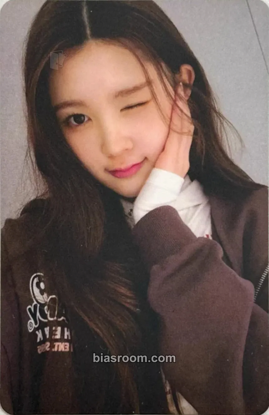 A-na The Chase Photocard - Hearts2Hearts - Hearts2Hearts K-pop photocard