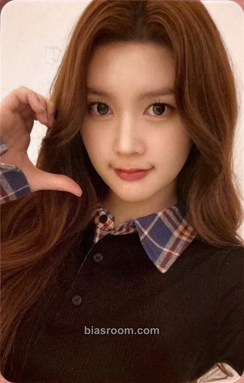 A-na The Chase Photocard - Hearts2Hearts - Hearts2Hearts K-pop photocard