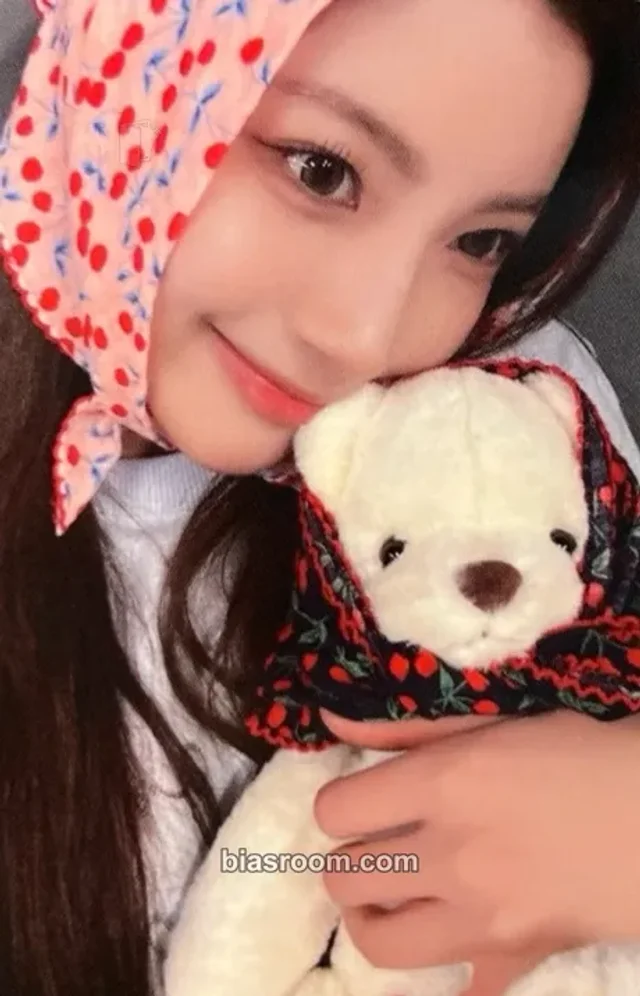 ICHILLIN’ - Yeju - ICHILLIN' 2025 Season's Greetings - Office (Poca Album) Other makestar
