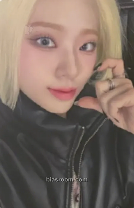 Chaerin ICHILLIN' 2025 Season's Greetings - Office (Poca Album) Photocard - ICHILLIN’ - ICHILLIN’ K-pop photocard