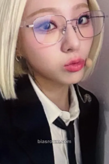 Chaerin ICHILLIN' 2025 Season's Greetings - Office (Poca Album) Photocard - ICHILLIN’ - ICHILLIN’ K-pop photocard