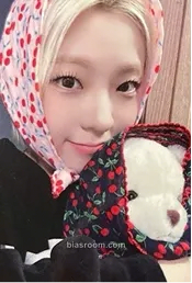 Chaerin ICHILLIN' 2025 Season's Greetings - Office (Poca Album) Photocard - ICHILLIN’ - ICHILLIN’ K-pop photocard