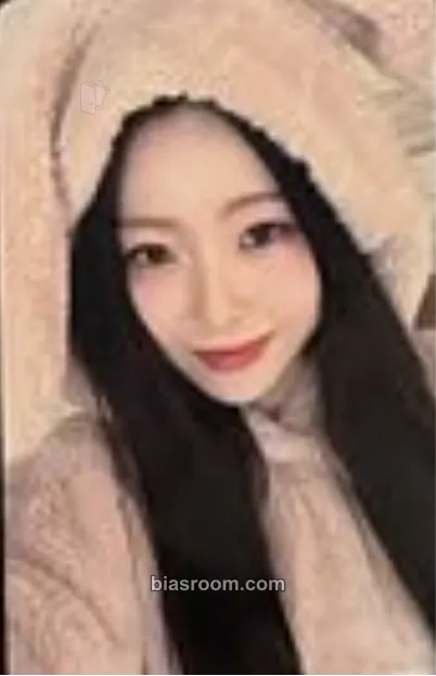 Jackie ICHILLIN' 2025 Season's Greetings 'Get Ready with Me' Photocard - ICHILLIN’ - ICHILLIN’ K-pop photocard