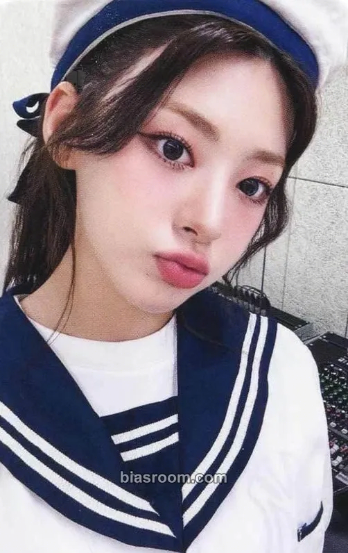 Seeun Metamorphic Photocard - STAYC - STAYC K-pop photocard