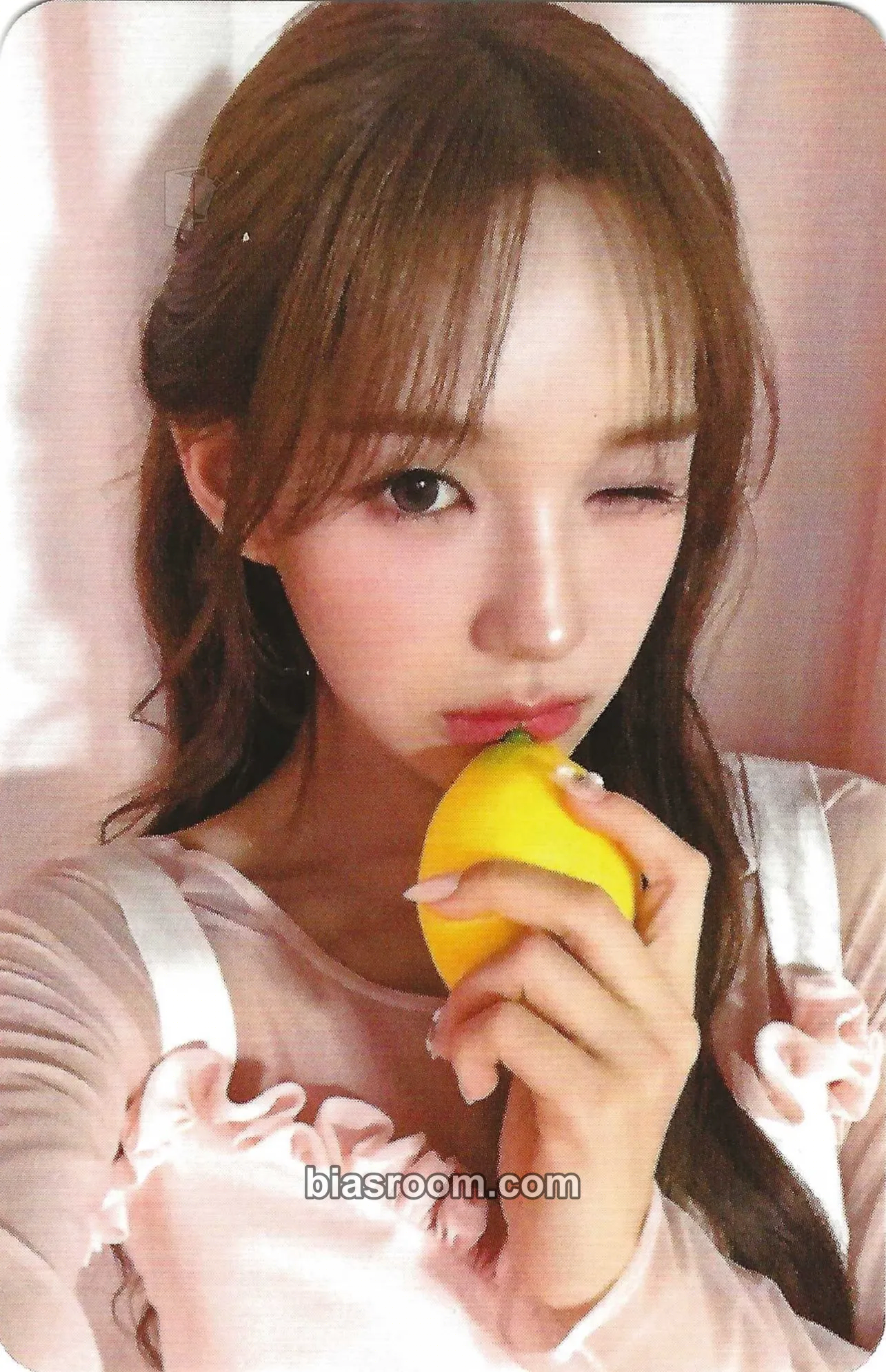 Ryu Sarang 2026 Season’s Greetings: <365 Knots> Photocard - izna - izna K-pop photocard