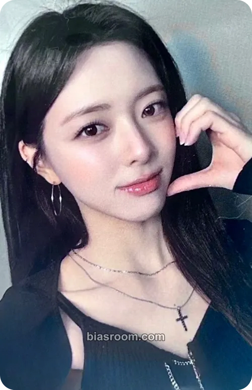 Yuna TUNNEL VISION Photocard - ITZY - ITZY K-pop photocard