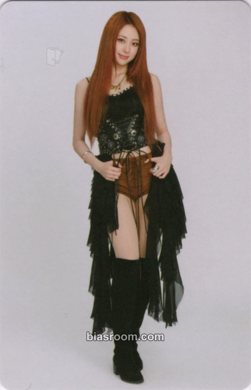 Huh Yunjin Easy Crazy Hot Tour Encore (2025/26) Photocard - LE SSERAFIM - LE SSERAFIM K-pop photocard