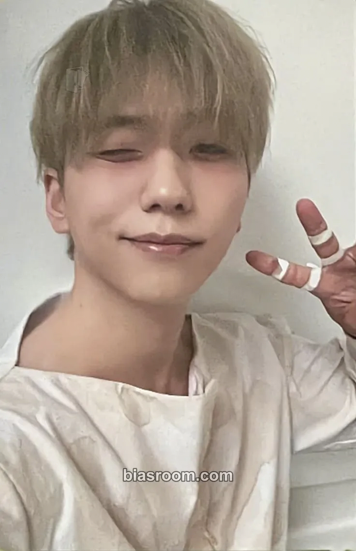 Gunil THE XCAPE Photocard - Xdinary Heroes - Xdinary Heroes K-pop photocard