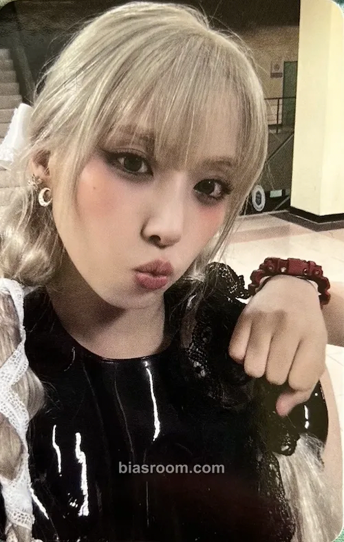 Jiwoo Fe3O4: STICK OUT Photocard - NMIXX - NMIXX K-pop photocard