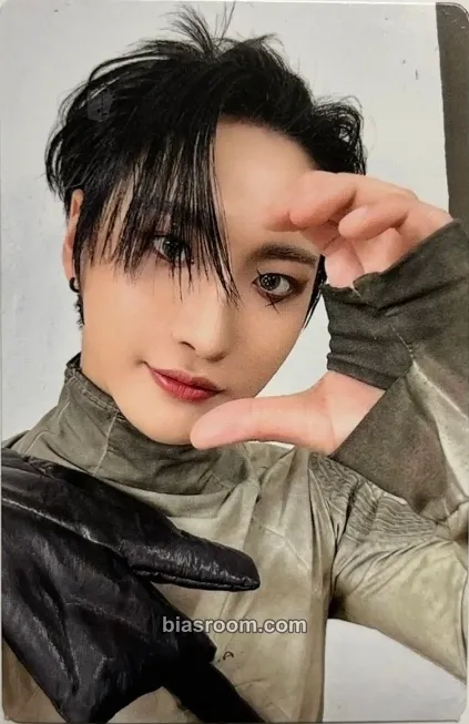 Seonghwa THE WORLD EP.2 : OUTLAW Photocard - ATEEZ - ATEEZ K-pop photocard