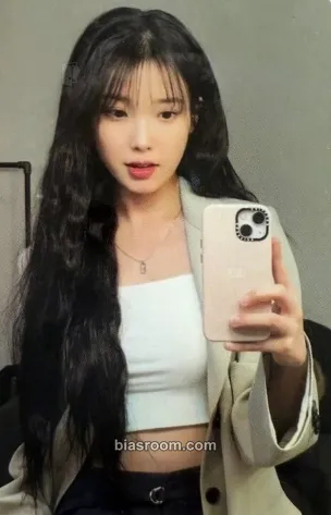 IU 6th UAENA Membership Kit Photocard - IU K-pop photocard