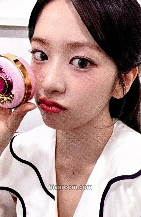 Yujin IVE SWITCH Photocard - IVE - IVE K-pop photocard