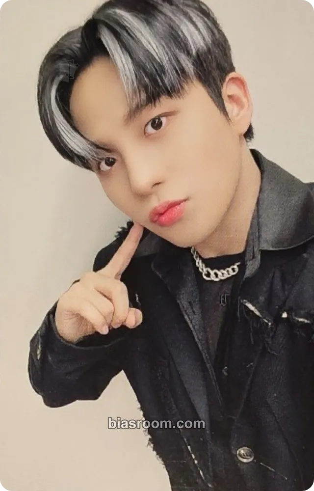 Jongho THE WORLD EP.2 : OUTLAW Photocard - ATEEZ - ATEEZ K-pop photocard