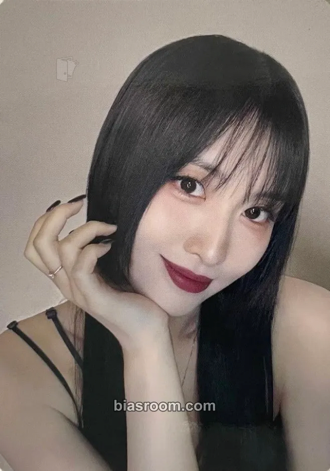 Momo PLAY Photocard - TWICE - TWICE K-pop photocard