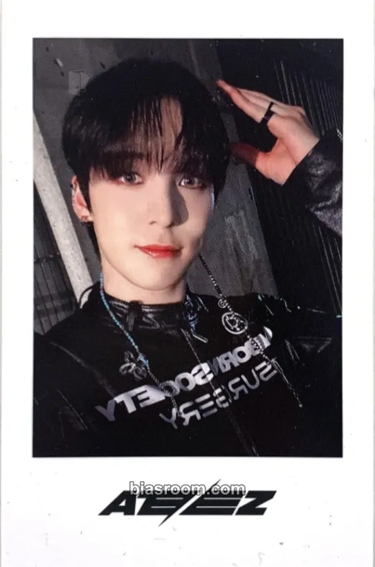 Yunho THE WORLD EP.2 : OUTLAW Photocard - ATEEZ - ATEEZ K-pop photocard