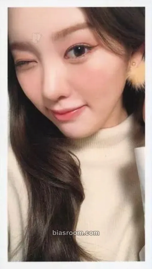 Rio Blue Moon Photocard - NiziU - NiziU K-pop photocard