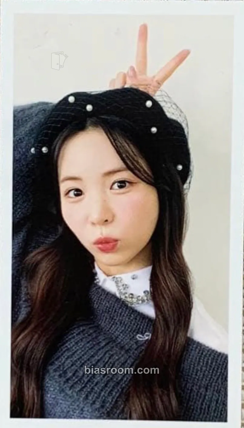 Maya Blue Moon Photocard - NiziU - NiziU K-pop photocard