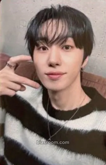 Bitsaeon IDGAF Photocard - M.O.N.T - M.O.N.T K-pop photocard