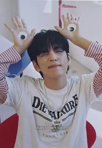 Wonpil 2026 Season's Greetings - The Press Button Photocard - DAY6 - DAY6 K-pop photocard