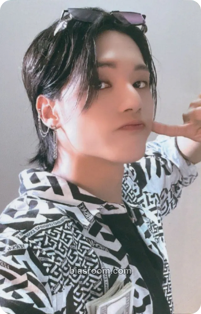 Wooyoung THE WORLD EP.2 : OUTLAW Photocard - ATEEZ - ATEEZ K-pop photocard