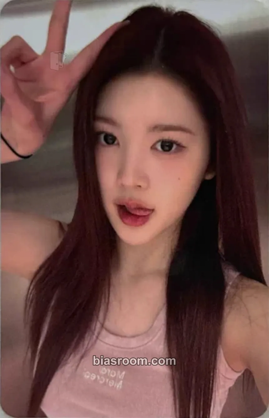 A-na FOCUS Photocard - Hearts2Hearts - Hearts2Hearts K-pop photocard