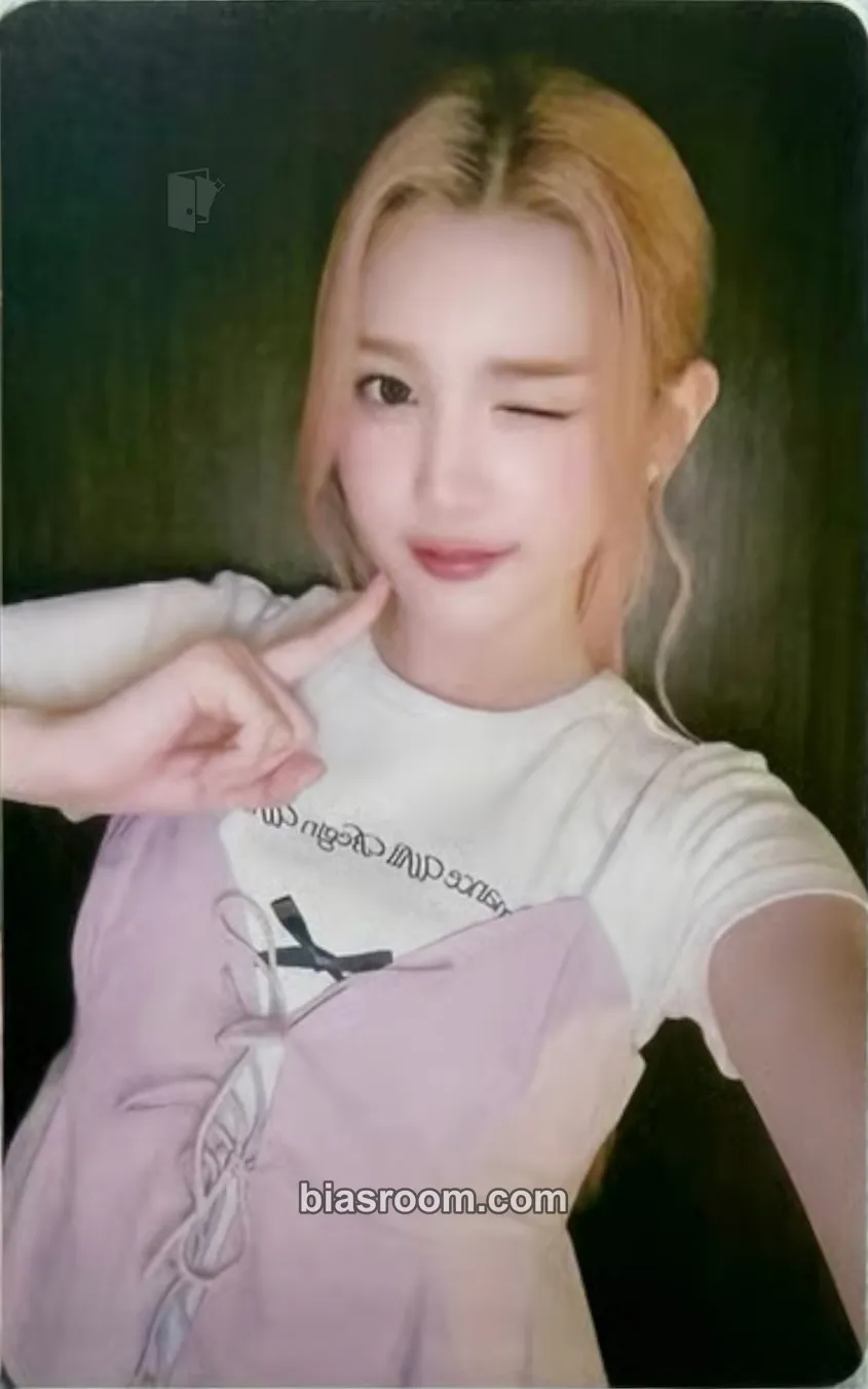 A-na The Chase Photocard - Hearts2Hearts - Hearts2Hearts K-pop photocard