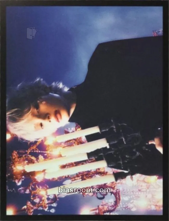 Huening Kai Starkissed Photocard - TOMORROW X TOGETHER - TOMORROW X TOGETHER K-pop photocard