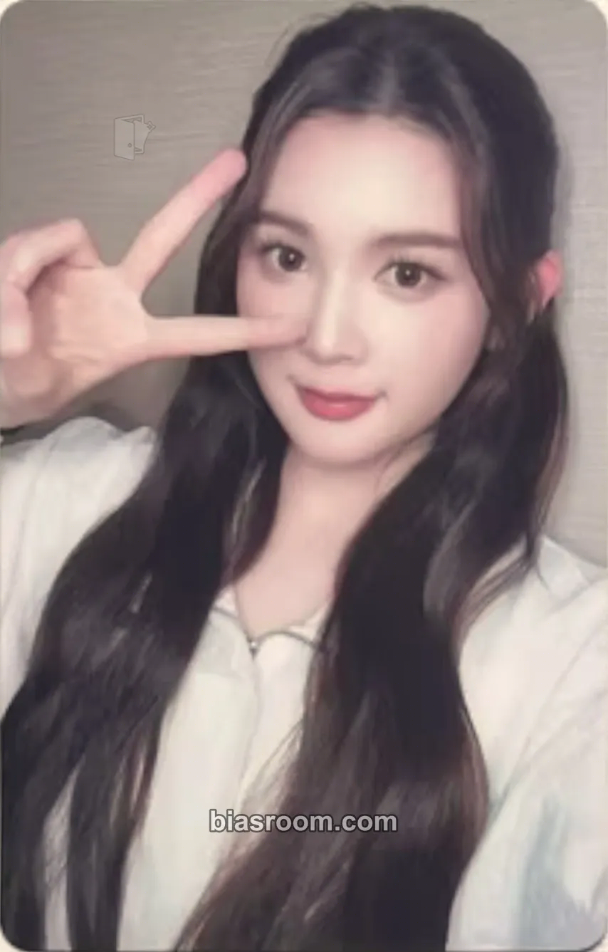 A-na The Chase Photocard - Hearts2Hearts - Hearts2Hearts K-pop photocard