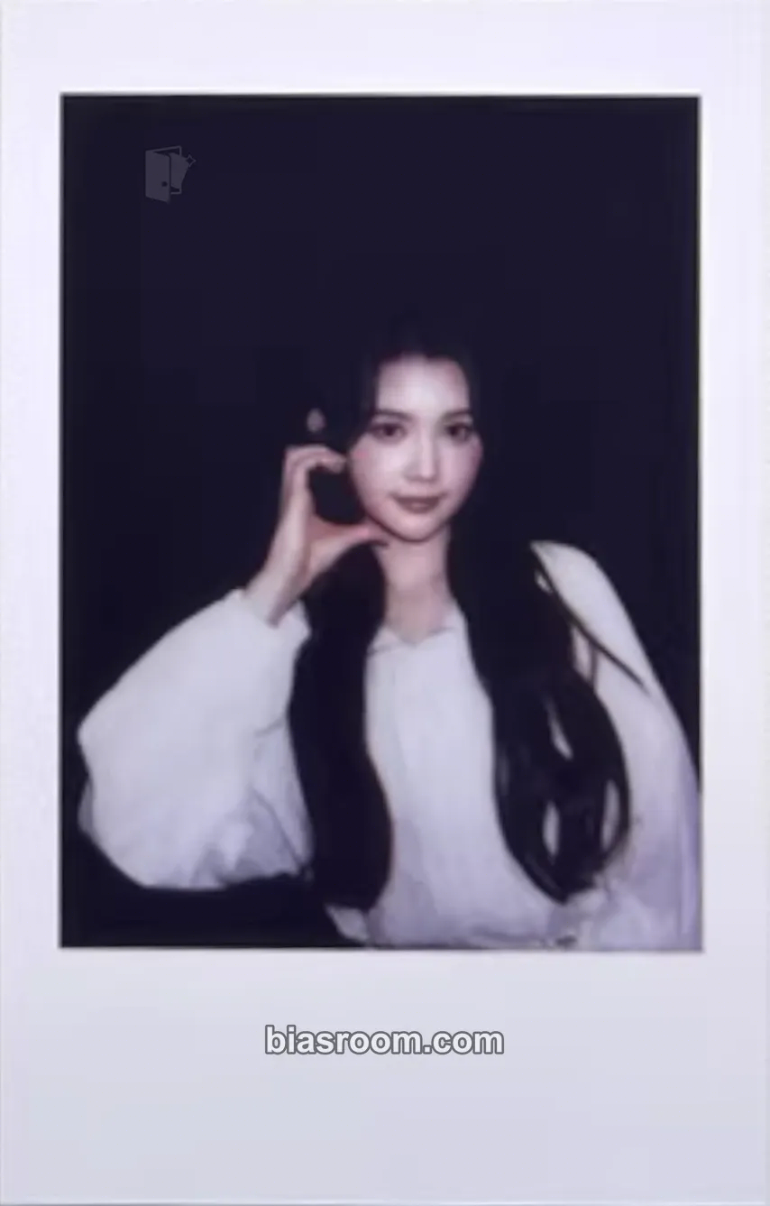 A-na The Chase Photocard - Hearts2Hearts - Hearts2Hearts K-pop photocard