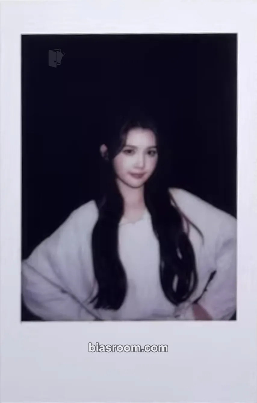 A-na The Chase Photocard - Hearts2Hearts - Hearts2Hearts K-pop photocard