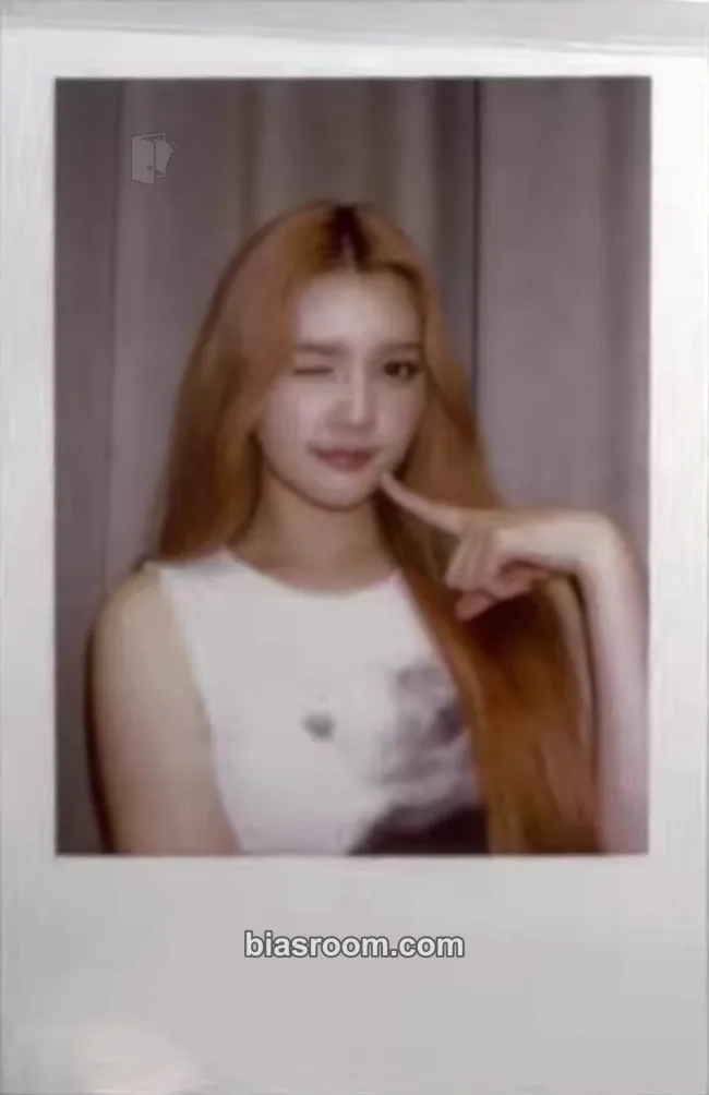 A-na The Chase Photocard - Hearts2Hearts - Hearts2Hearts K-pop photocard