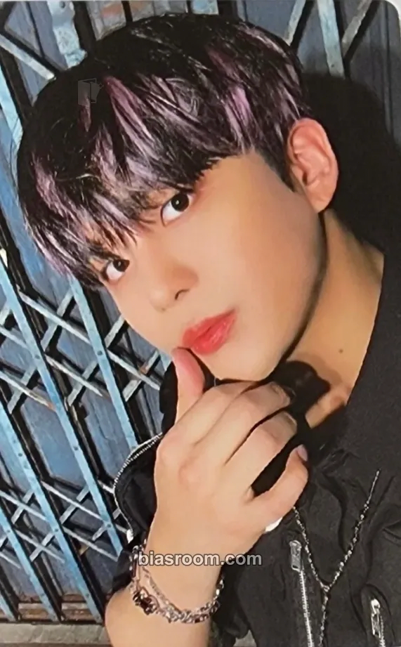Jongho THE WORLD EP.2 : OUTLAW Photocard - ATEEZ - ATEEZ K-pop photocard