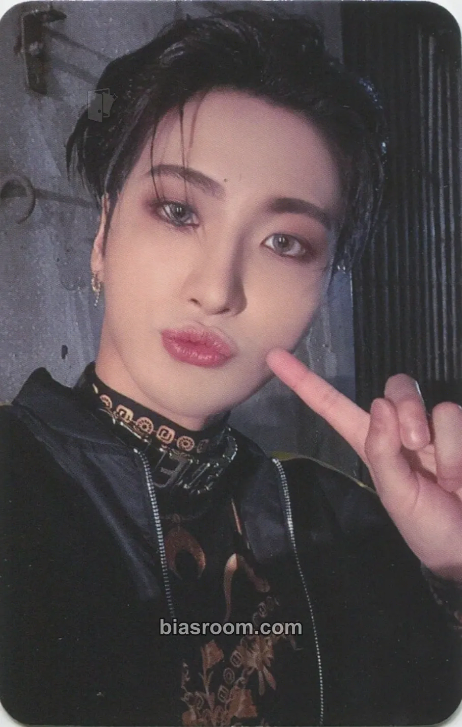 Seonghwa THE WORLD EP.2 : OUTLAW Photocard - ATEEZ - ATEEZ K-pop photocard
