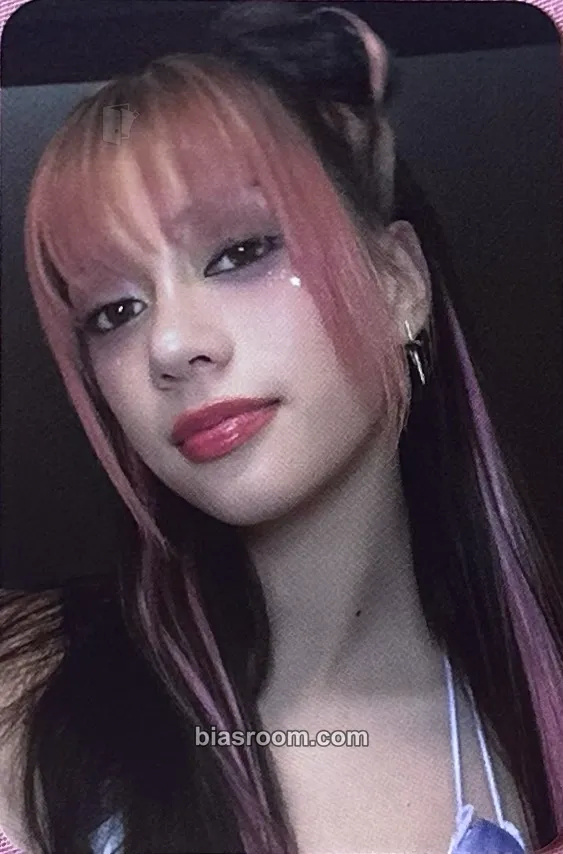 Megan THE BEAUTIFUL CHAOS TOUR Photocard - KATSEYE - KATSEYE K-pop photocard