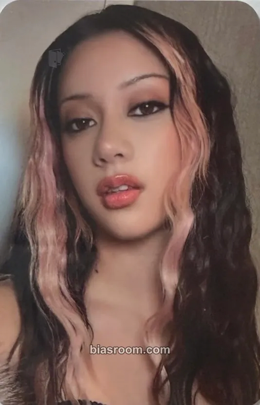 Megan THE BEAUTIFUL CHAOS TOUR Photocard - KATSEYE - KATSEYE K-pop photocard