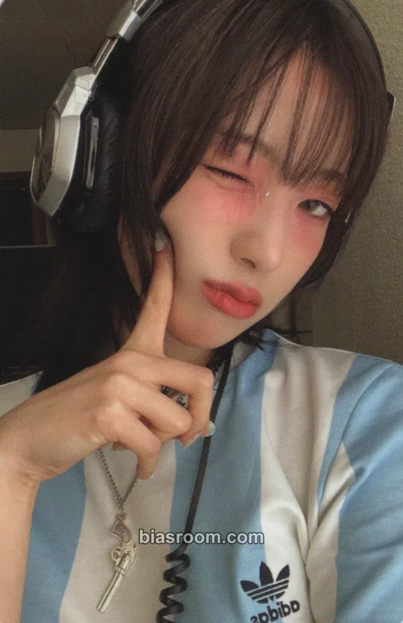 Riina LOVE or HATE Photocard - H1-KEY - H1-KEY K-pop photocard