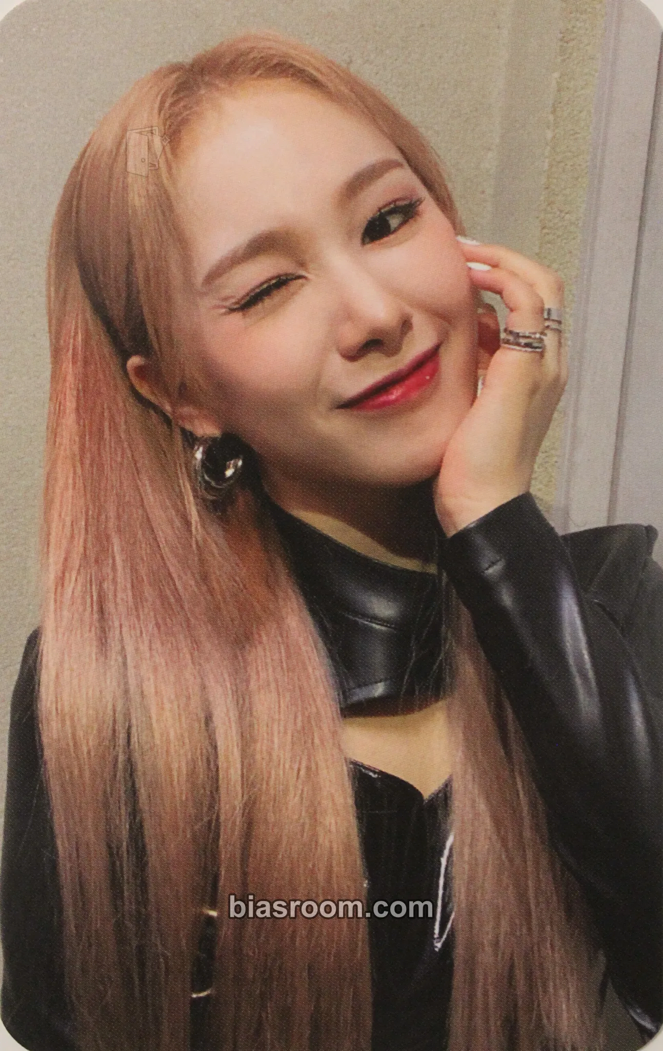 Mia -77.82X-78.29 Photocard - EVERGLOW - EVERGLOW K-pop photocard