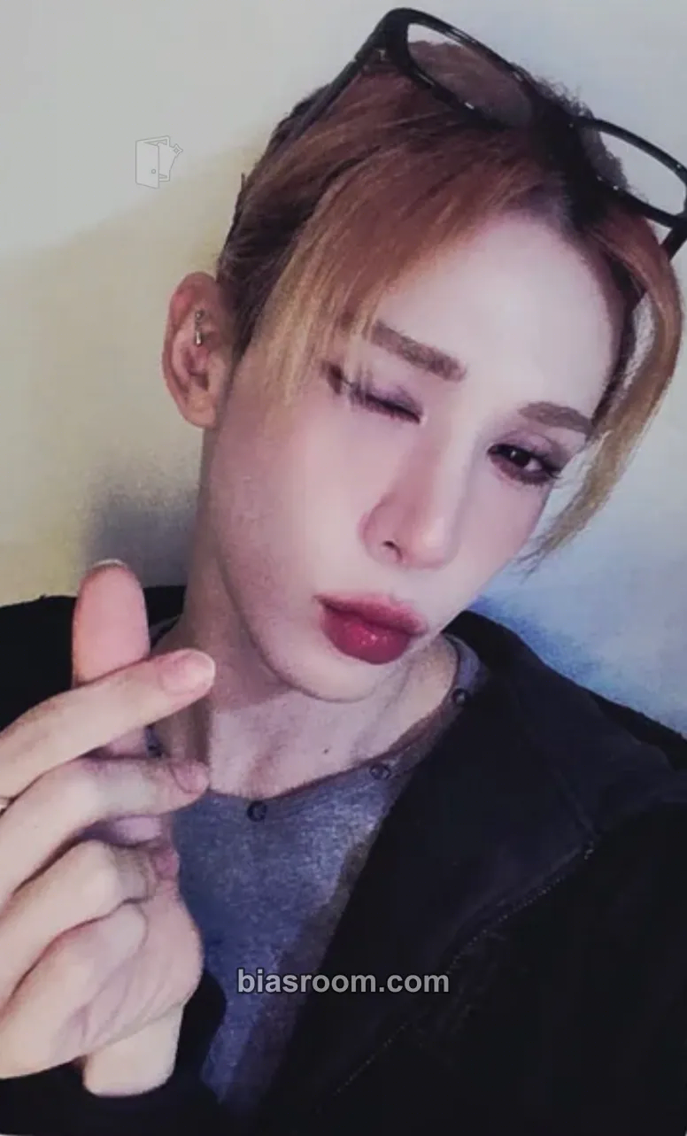 Wumuti UXLXVE Photocard - XLOV - XLOV K-pop photocard