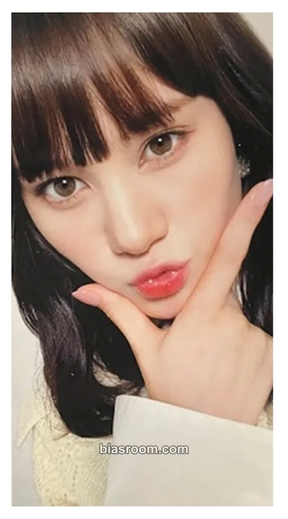 Nina Blue Moon Photocard - NiziU - NiziU K-pop photocard