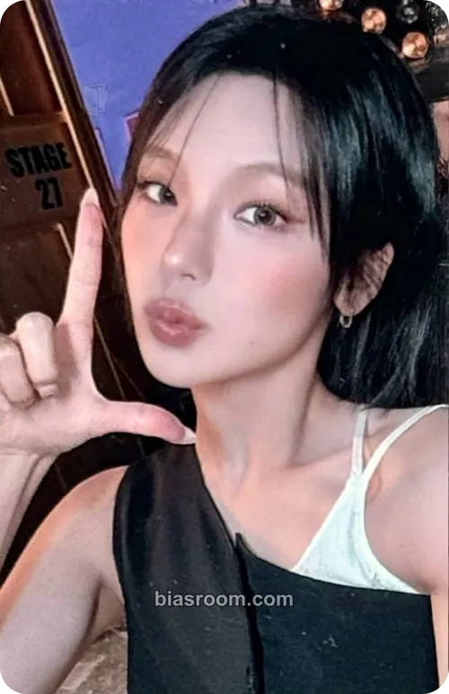Yeji The 4th Fan Meeting ITZY, MIDZY, Let's Fly! "On Air" Photocard - ITZY - ITZY K-pop photocard