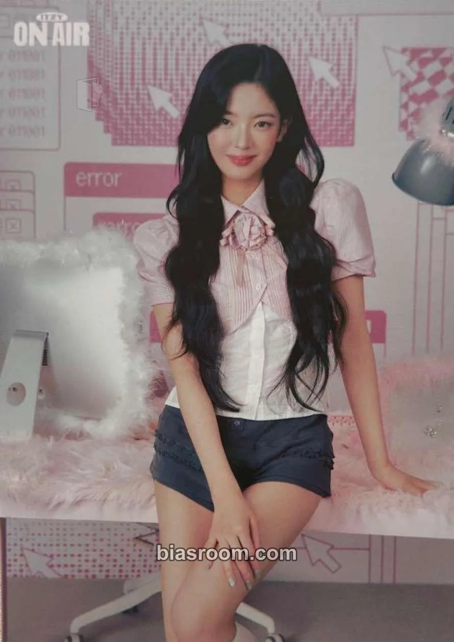 Lia The 4th Fan Meeting ITZY, MIDZY, Let's Fly! "On Air" Photocard - ITZY - ITZY K-pop photocard